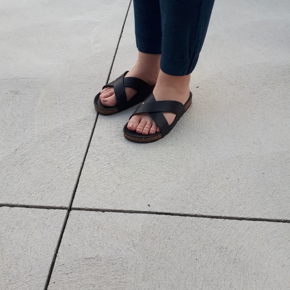 Ardene Slides 6.5 - Picture 2 of 8